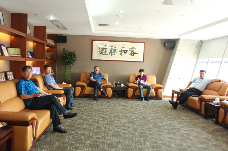 山東省濟寧市投資促進局和經(jīng)濟開發(fā)區(qū)領(lǐng)導訪問招港集團