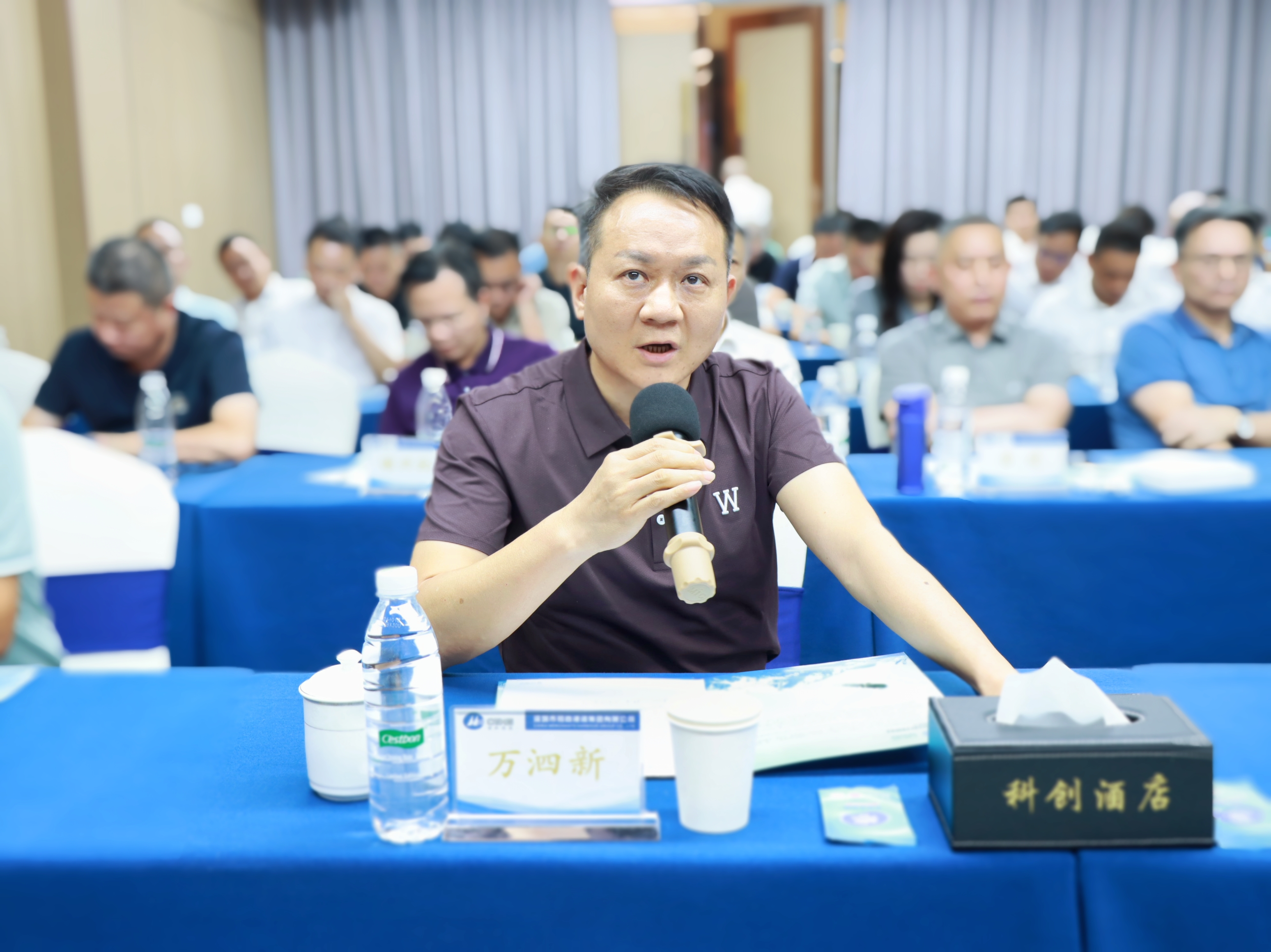 港創(chuàng)股份公司董事、總經(jīng)理萬(wàn)泗新發(fā)言.jpg